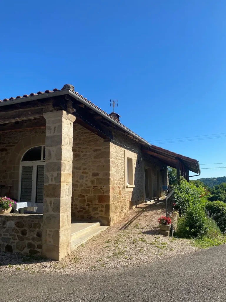 Image d'une maison en brique.