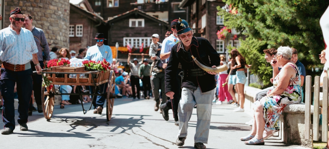 Festival avec des costumes traditionnels